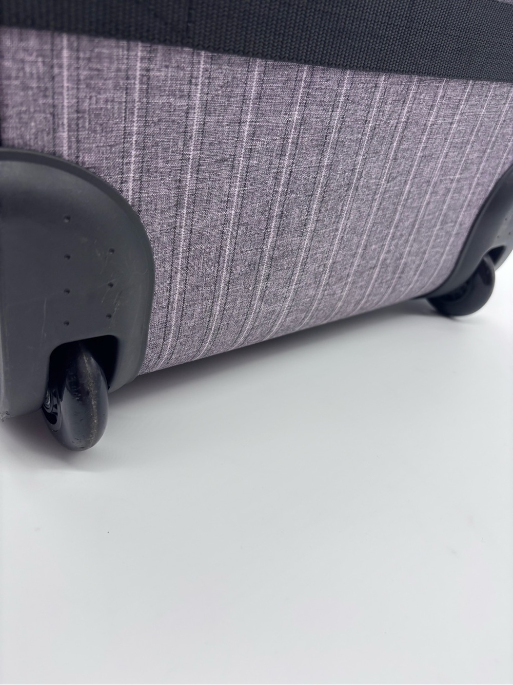 London Fog Lavender Pinstripe Travel Dopp Bag - Picture 6 of 15